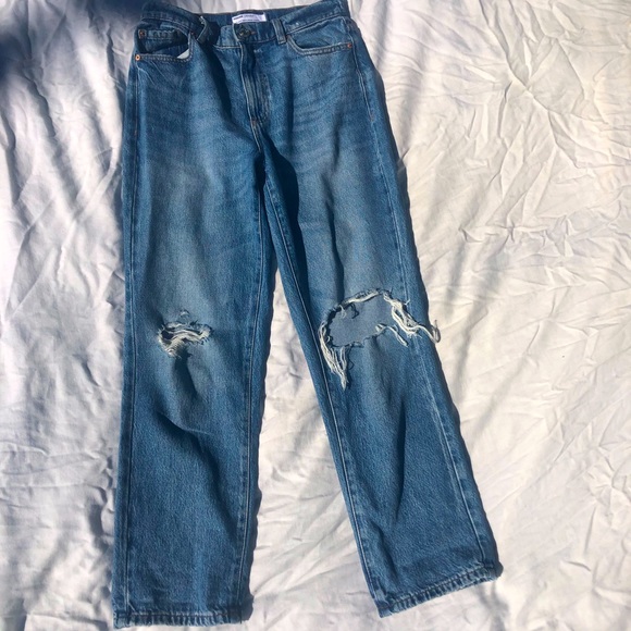 Blue Jean with hole - Picture 5 of 5